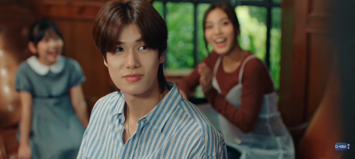 heartnaravit's tweet photo. peach loves his husband so much 😭 you can see it in his eyes when he looks at him. they're so full of adoration and love for his p'kian 😭 khun thee fell first, lookpeashh fell harder!!

PEACH AND ME TRAILER
#PeachAndMeSeries https://t.co/Hjy60Nl9Q7