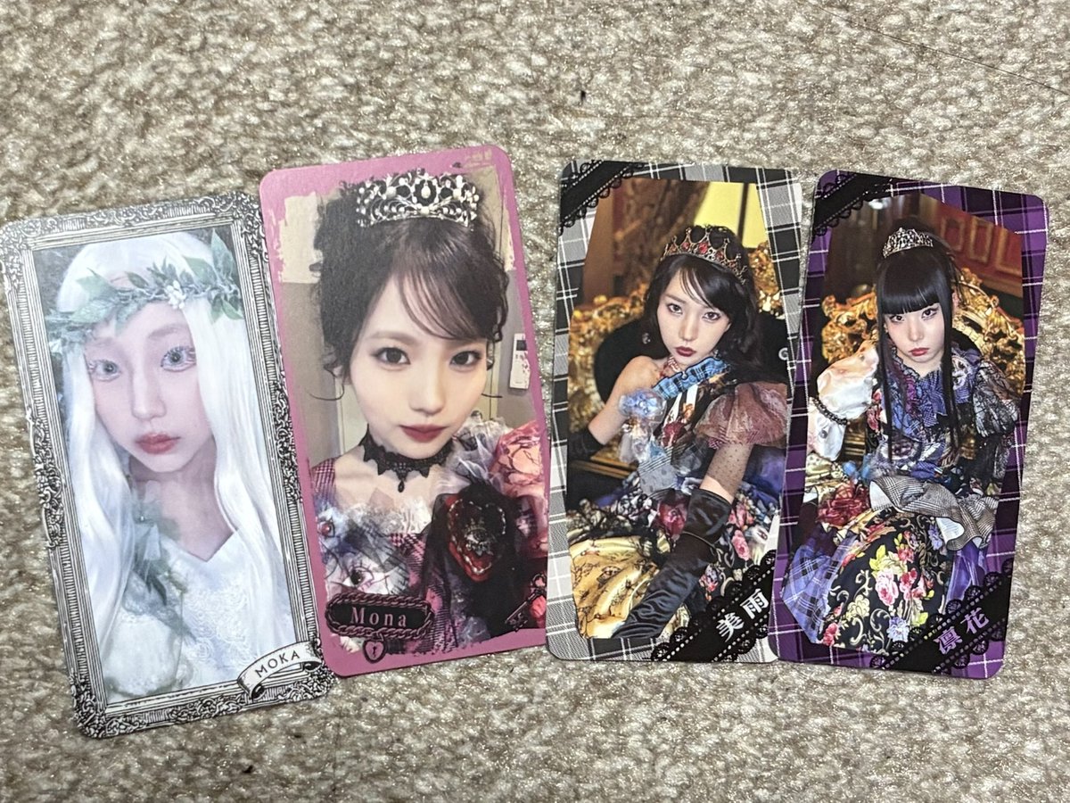love_cloverZ's tweet photo. ホラークイーン届いたっ🦋

4枚買って4人出たし、1番欲しい凛花ちゃん出て満足です💜

(届いたCD思いっきり割れてたのは悲しすぎた....😢) https://t.co/f4STdMFPHJ