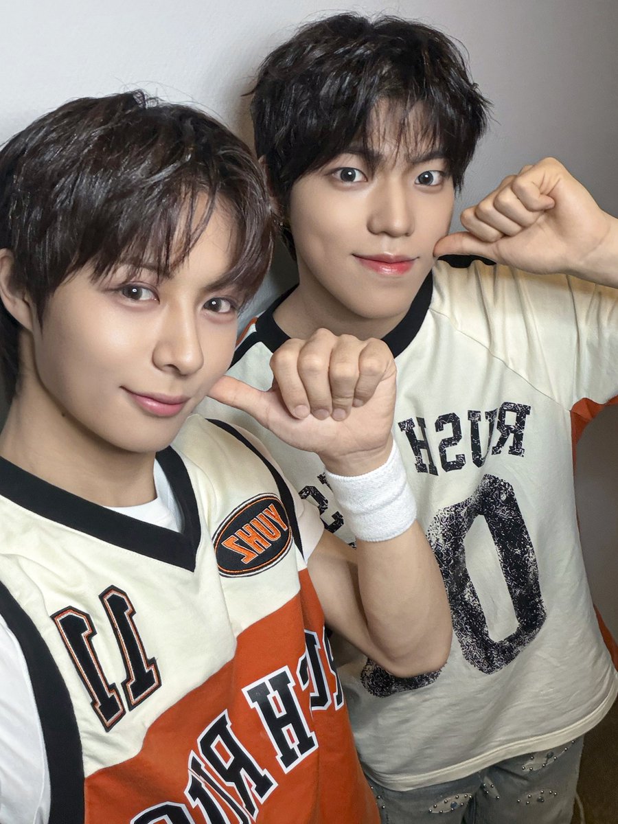 YUHZ】 𝗬𝗨𝗛𝗭 𝟭𝘀𝘁 𝗦𝗶𝗻𝗴𝗹𝗲 𝗔𝗹𝗯𝘂𝗺 [𝗢𝗿𝗮𝗻𝗴𝗲
