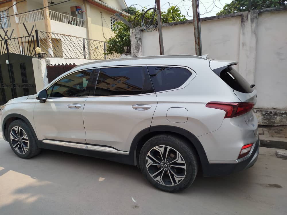 occkin's tweet photo. HYUNDAI SANTAFE PRIX: 17.000$ À DISCUTER 🔥
Année 2020
Automatique 
Volant gauche 
Essence 
4 cylindres 
Kilométrage 65897
Climatisation ok 
Couleur d'origine 
Localisation Ngaliema
Phone 0829951769
#kinshasa #businessauto #entrepreneur #leopardrdc #fimbu #achat https://t.co/ntlv2OBtMX