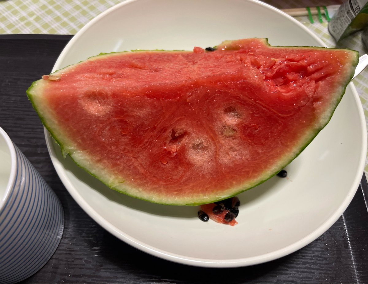 1111blue_wing's tweet photo. 土曜日に直売所で買ってきた🍉と🌽出勤前に😋 https://t.co/awhuUj3Qz9