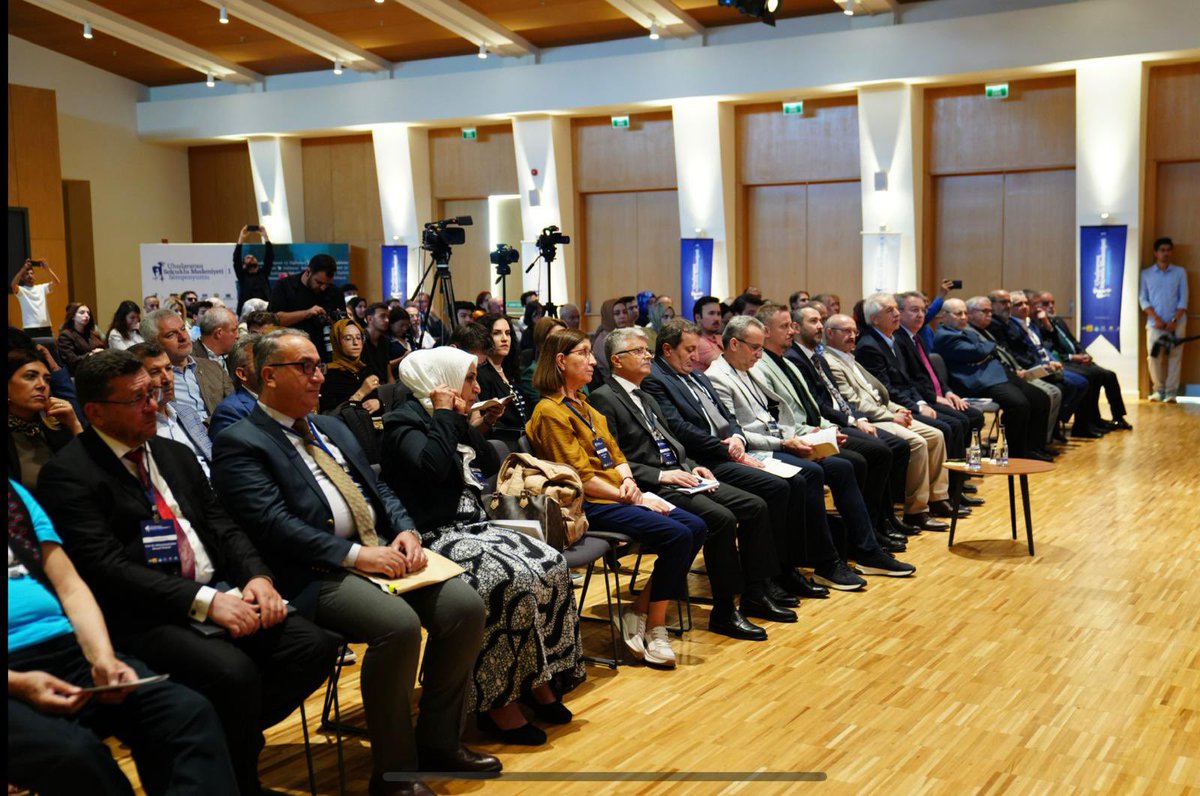 sonerhunkan's tweet photo. Konya Büyükşehir Belediyesi Uluslararası Selçuklu Medeniyeti Sempozyumu, alanın uzmanları ile başarılı bir şekilde devam ediyor. https://t.co/EAUs4orqof