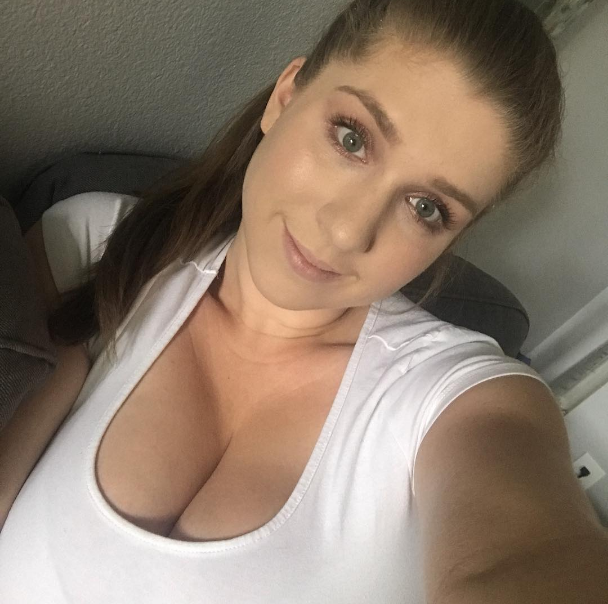 NiaOdelia tweet media