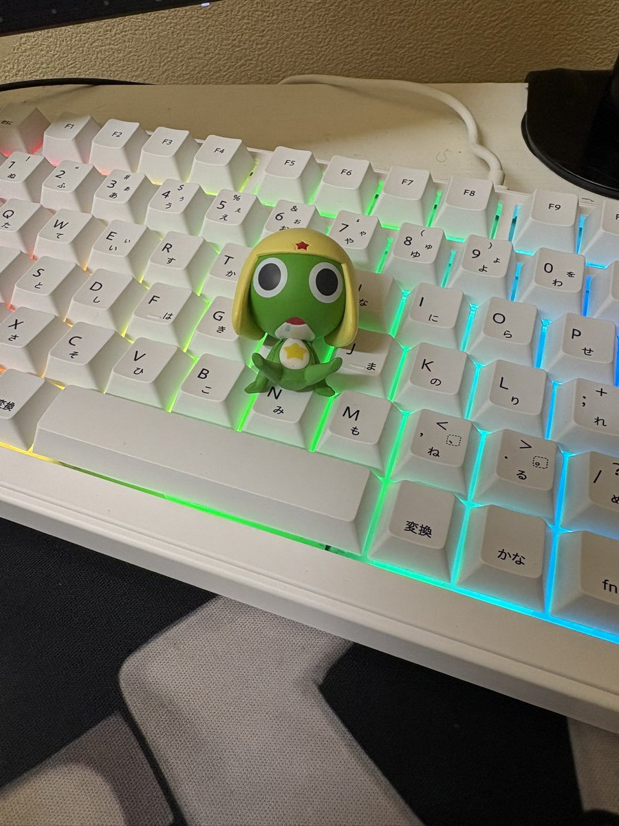 x__03c's tweet photo. にゅーキーボードとこんべるにだ https://t.co/DxisCwj53T
