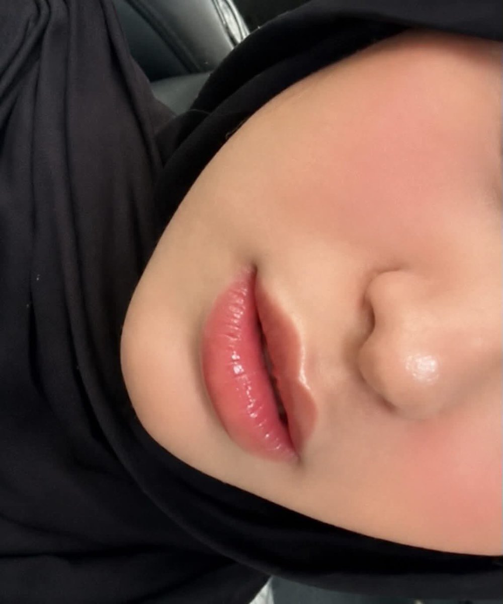 biyuwtiyy's tweet photo. OHH.. OK AKU PAHAM SEKARANG 🤐🖐🏻 AKU PAHAM KENAPA ORANG SUKA BGT SAMA LIPPIE INI!! dipake minum or makan tetep ✨STAY✨￼ https://t.co/pPmeGYgjeH
