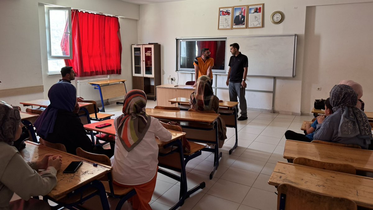 ceritmem46's tweet photo. İlçe Millî Eğitim Şube Müdürlerimiz Mahir YILMAZ AÇIKGÖZ ve Ülkü YILDIZLI, 2025-2026 eğitim öğretim yılı dönem sonu İlçe Zümre Başkanları Toplantısını ziyaret ederek öğretmenlerimizle bir araya geldiler. https://t.co/l7jOXmuNp1