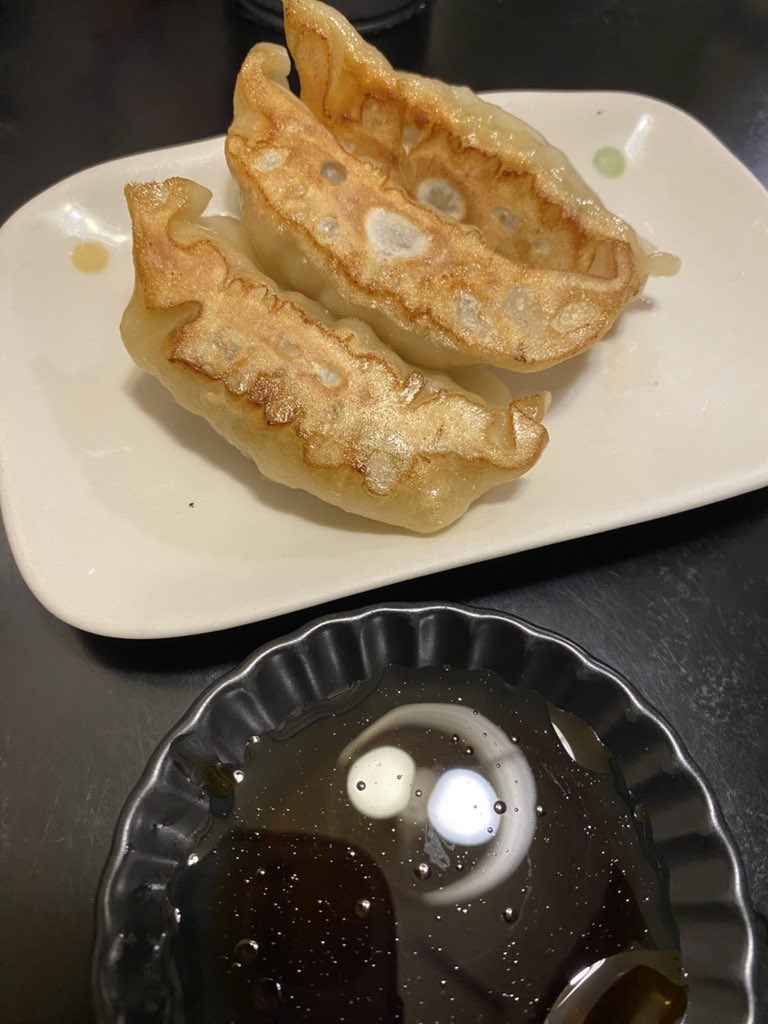 tomochin0509's tweet photo. もつカレーやま
飯ぺろ
駒込家の近所の行きつけ
味噌ラーメン専門【むつみ屋】で夏季限定ラーメン
「冷製えび塩冷やし麺」➕なまら���ット
なまらセットは半餃子とミニチャーマヨ丼が付く
期間限定に弱いのよね🤣
いただきます🙏 https://t.co/gXmAG9jR58