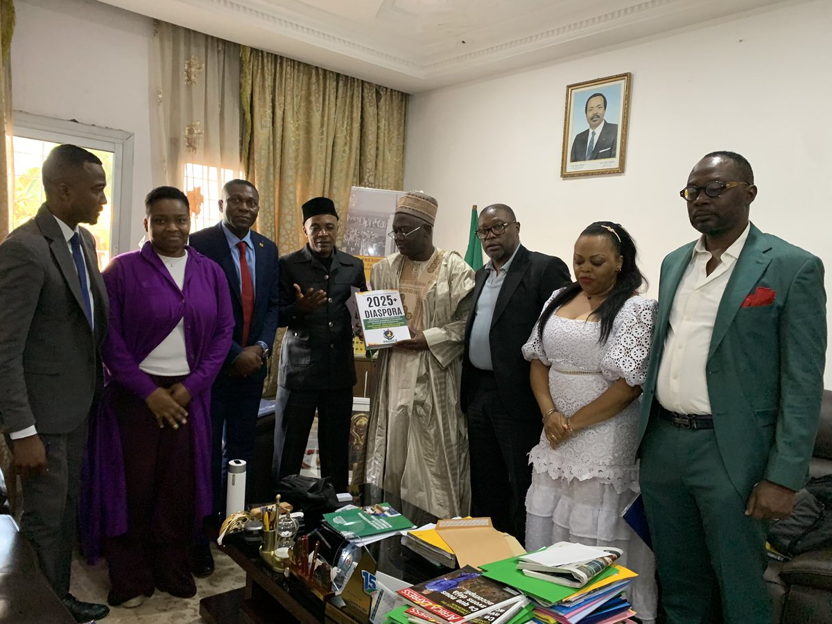 SIC_Officiel's tweet photo. La diaspora camerounaise aux côtés de la SIC.

Reçus par le DG de la SIC le 23 juin 2026, ses représentants ont marqué leur soutien au #DiasporaBond et aux initiatives visant à renforcer l’investissement de la diaspora dans le secteur du logement.

#SIC #DiasporaCamerounaise https://t.co/O1QiB2Pxw2