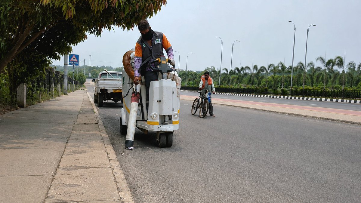 India_Builds's tweet photo. 🚨 Bhubaneswar is getting cleaner day by day through regular morning cleaning of roads and public spaces. https://t.co/iVsh51BS8X