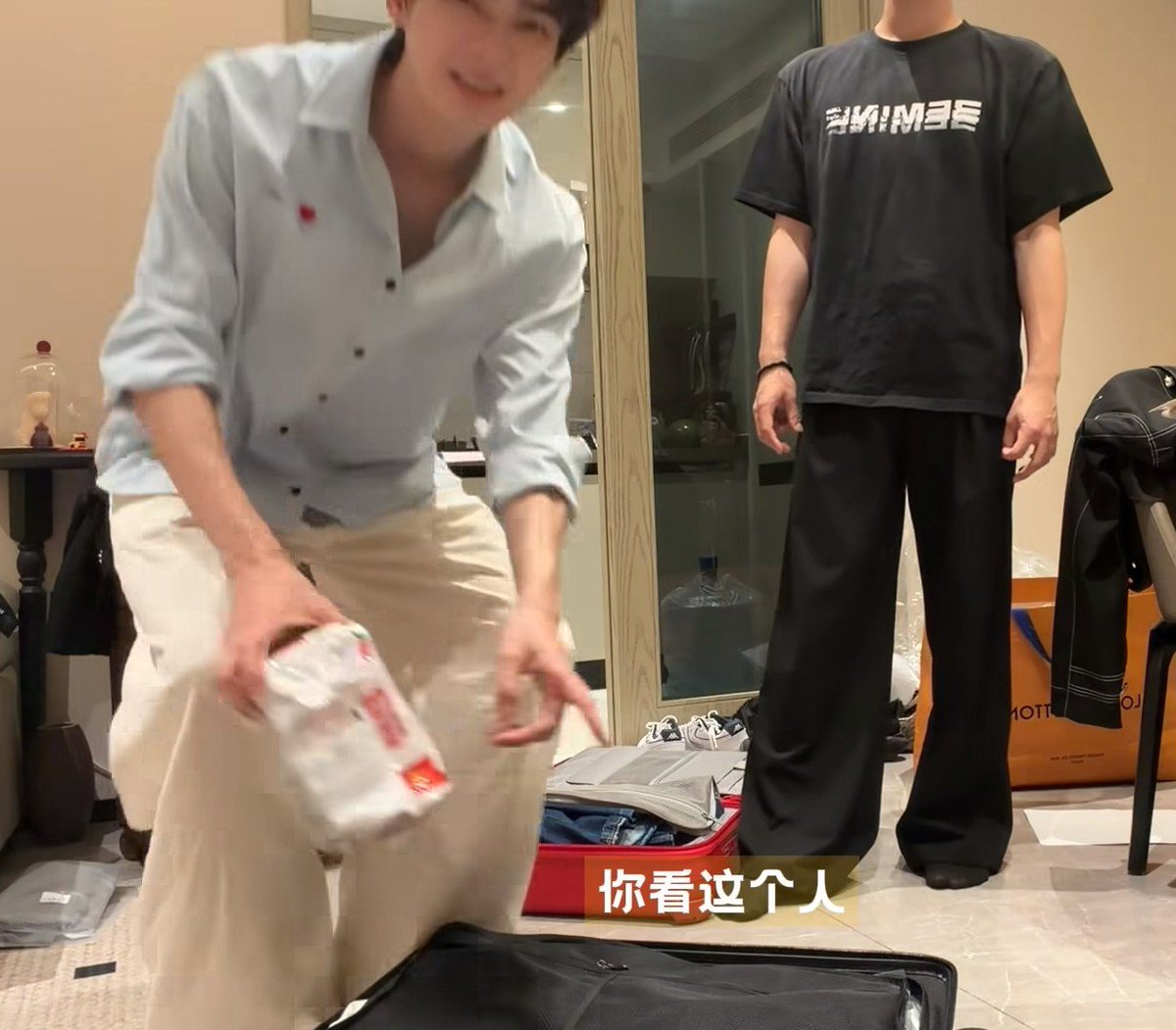 wpsehdream's tweet photo. indomie goreng debut di vlognya xizhao 😭😭😂😂🫶🫶 https://t.co/77h0MO9zi1