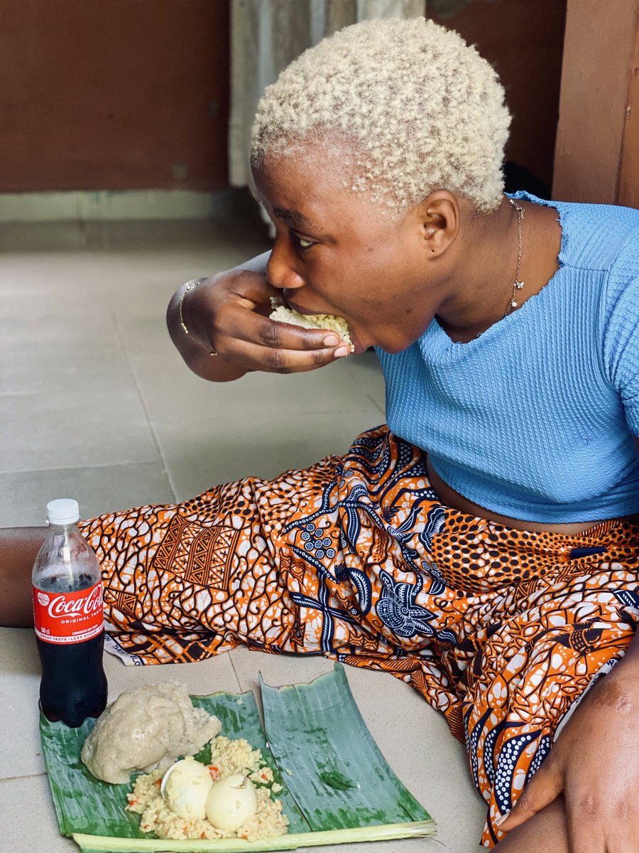 MoyosadeAlades1's tweet photo. I dey shame for this gal😭😭🤦‍♂️ https://t.co/0OuwDkKD8x