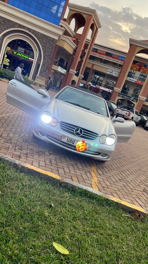 TopRidesUg's tweet photo. CLK convertible

1.6cc engine

Ugx 21m

📍 Kampala

DM/WhatsApp 0️⃣7️⃣7️⃣4️⃣1️⃣0️⃣0️⃣3️⃣5️⃣9️⃣ https://t.co/tKMWZakxOj