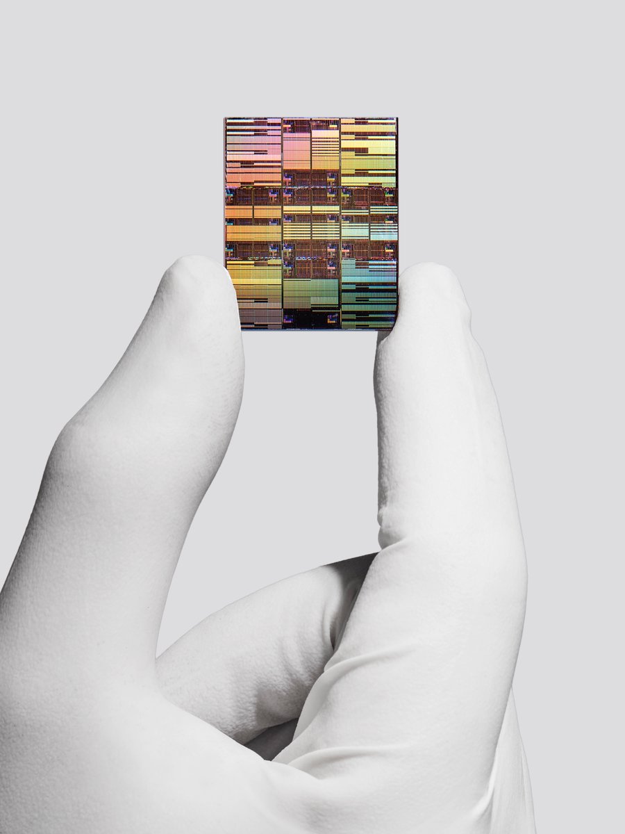 aschilling's tweet photo. "Sub-1nm" chip technology by @IBMResearch.

IBM nanostack architecture: Two transistors stacked and bonded together. Each transistor consists of three nanosheets with a thickness of 5 nm thick or the equivalent to about 15 rows of  atoms.

https://t.co/HQ8ewMFHdE https://t.co/vZjPlRjKQO