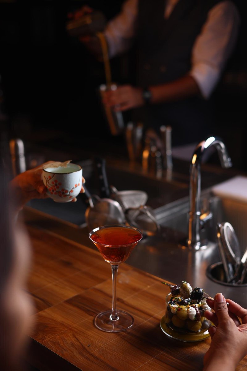 the_hindu's tweet photo. New Delhi’s The Bar Behind the Sandwich Shop (TBBTSS), however, has managed to remain a well-kept secret – the mark of a true speakeasy in an era of faux-hidden bars, writes @DeepaliSingh05

https://t.co/fGuj9mC0vr https://t.co/FFriODJzx7