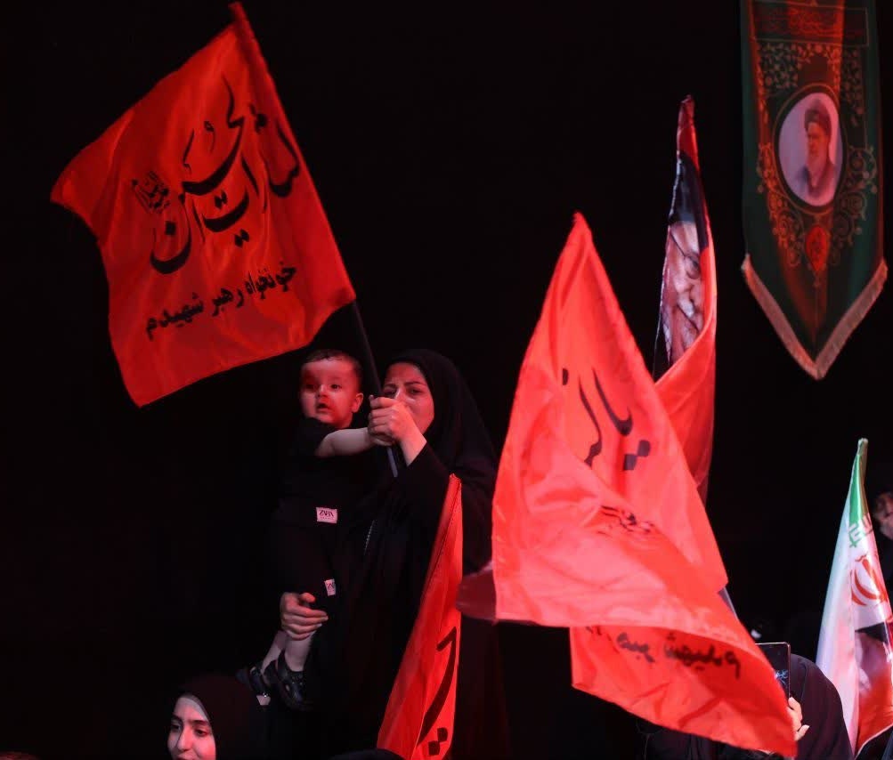 Zelzelehkhanoom's tweet photo. خونخواه رهبر شهیدم، " #یا_لثارات_الحسین "
قتلگاه تموم شد، 
اما کربلا ادامه داره ..

هر که دارد هوس کربُبَلا بسم الله!! https://t.co/5CuDCHegtK