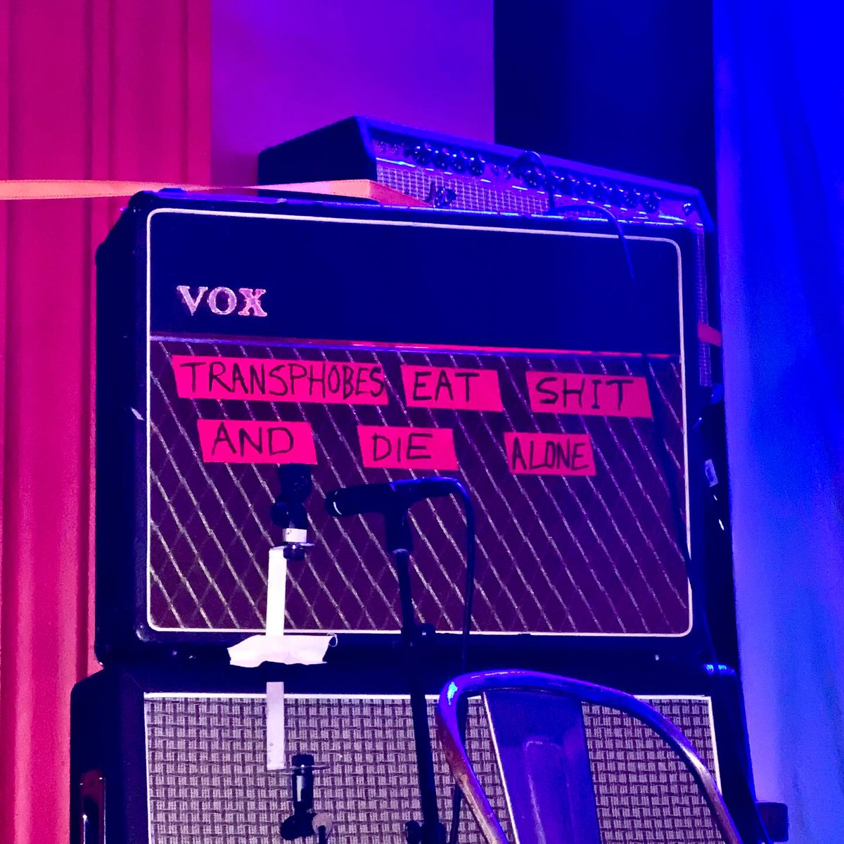 ayakobalsalm's tweet photo. Coba kalau konser pasang kayak gini biar purging larpers https://t.co/CQbamedIMz
