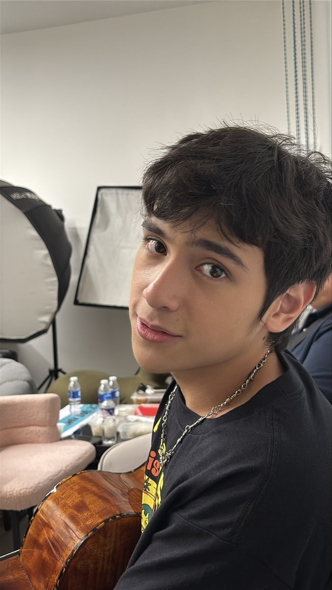 heathssian's tweet photo. the prettiest face i've seen

MIGUEL FACES HIS DAD
MIGUEL FACES HIS DAD
#HeathJornales https://t.co/22LNqr5upZ