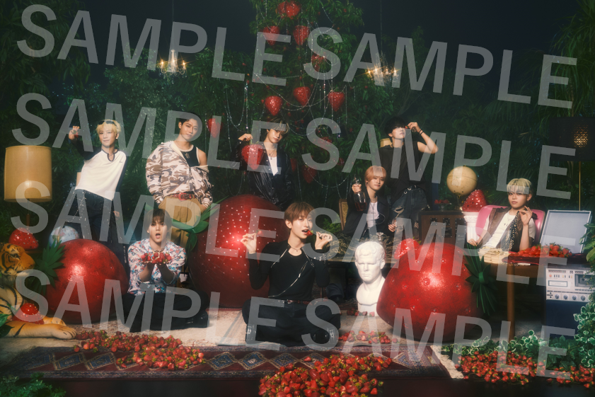 umusicjapan's tweet photo. #MAZZEL

新曲 'So Strawberry'🍓

YouTubeコメントキャンペーン開催中🎉
特典【キャンペーン限定 集合アザーカット】のサンプル画像を初公開📸✨

ここでしか手に入らない限定カットとなっていますので、ぜひご応募ください！

▼詳細はこちら
https://t.co/q5Kn4gIefW

#MAZZEL_SoStrawberry https://t.co/njD4mp0N39