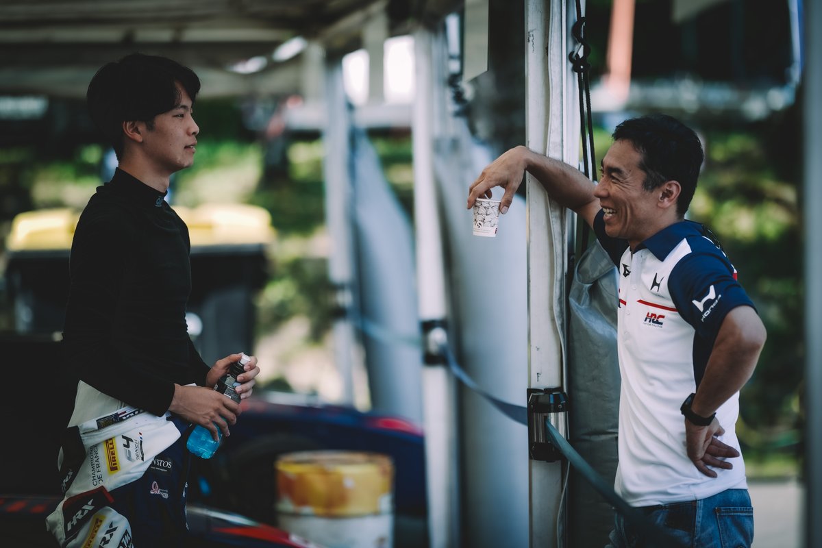HondaJP_Live's tweet photo. ＼3位表彰台🥉／

フランスF4 Rd.3
スパ・フランコルシャン🇧🇪

ホンダ・フォーミュラ・ドリーム・プロジェクト（HFDP）所属の土橋皇太選手（18歳）が、レース3で今季2度目の3位表彰台を獲得。
ポイントランキングは5位に浮上しました。

現地では、F1で表彰台を経験し、インディ500で2度の優勝を果たした佐藤琢磨選手が指導しました。

次戦は7月31日（金）～8月2日（日）、かつてF1フランスGPも開催されたマニクール・サーキットで行われます。

レース3レポート
https://t.co/hQl5vt3wvk

#HRC