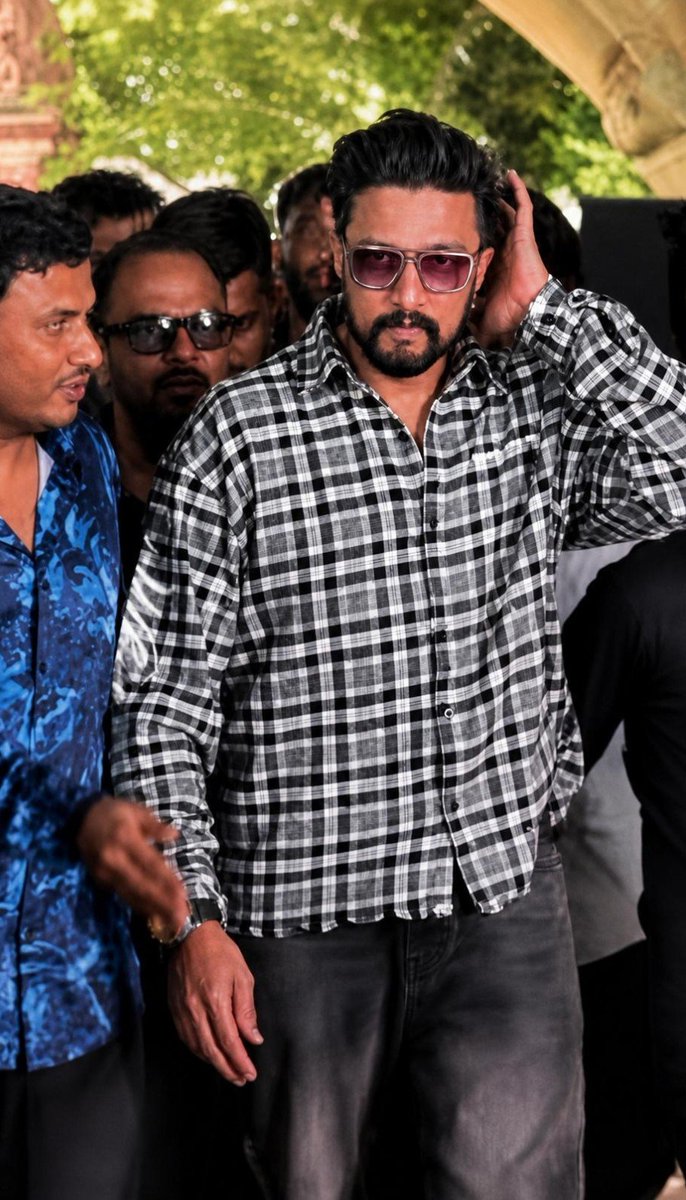 MaluruKsss's tweet photo. ಬೆಂಗಳೂರಿನ ರಾಜರಾಜೇಶ್ವರಿ ನಗರದ ಜೀರೋ ಡಿಗ್ರಿ ಆನ್ ದಿ ಹಿಲ್ ಬ್ರೆವರಿ ಎಂಡ್ ಕಿಚನ್ ಉದ್ಘಾಟನೆ ಸಮಾರಂಭ���ಲ್ಲಿ ಅಭಿನಯ ಚಕ್ರವರ್ತಿ ಕಿಚ್ಚ ಸುದೀಪ ಅಣ್ಣ ಭಾಗಿಯಾಗಿದ್ದರು 😍

@KicchaSudeep

#ಕಿಚ್ಚಸುದೀಪ #KichchaSudeepa #KicchaSudeep 
#zerodegreebrewery
#zerodegreebrewingonthehill #rrnagara #maluru #maluruksss https://t.co/cTaDEae13B