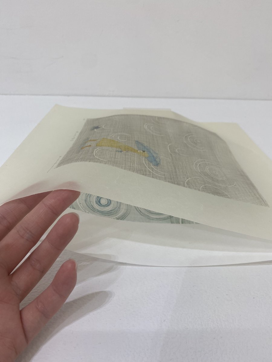 鈴木敦子《雨の中の散歩》 2026 木版画 20×20cm ed.7 鈴木敦子絵本