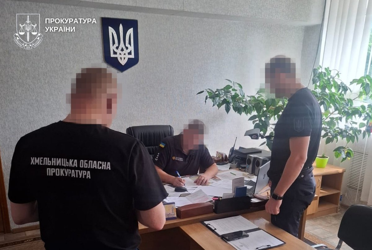 KhmelnytskyProk's tweet photo. На Хмельниччині повідомлено про підозру посадовцю ДСНС через збитки державі на понад 600 тис. грн https://t.co/2k7EkMcJ1c https://t.co/EPT5K2gN7X