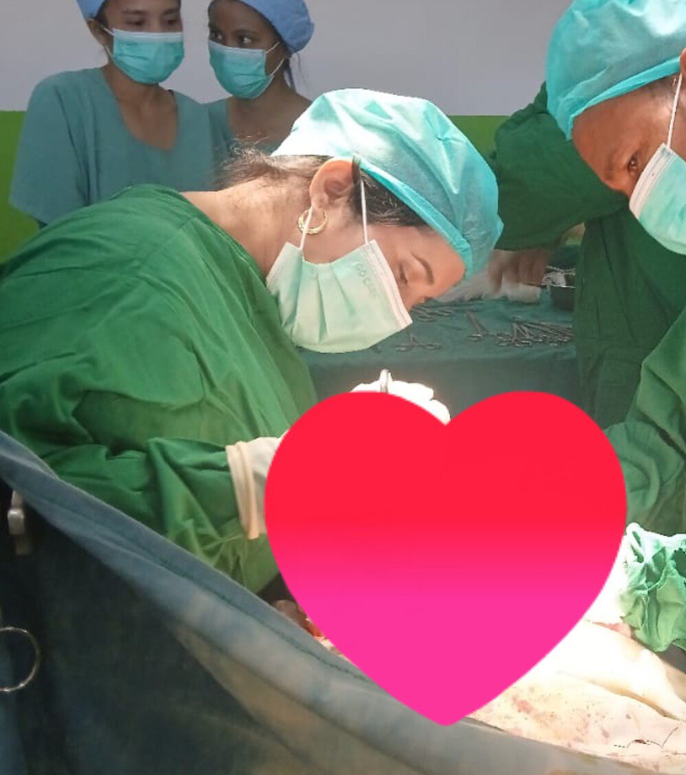 CubacooperaTlCo's tweet photo. Dra. Islenia Hernández Esp Ginecobstetricia BMCTL #Covalima brinda con solidaridad y profesionalismo atención materna de calidad garantizando bienestar fetal y familiar porque #CubaCoopera #CubaSalva #CubaEsAmor @AndresVill66114 https://t.co/JmePgJSviZ