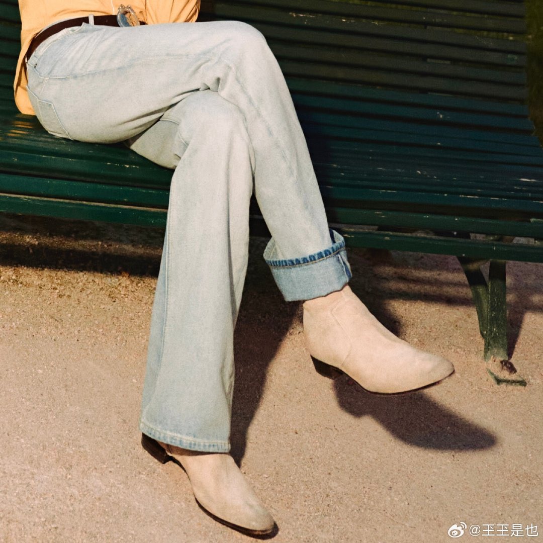 Remedy_WeiD's tweet photo. He’s always been known as a trendsetter so it shouldn’t be surprising but a 💎pointed out the different of pants cuff, then shared his old monster-boy pic he had done the same before 🤭 and 💎 also saw his sleeves are also different😂interesting

#DengWei #邓为 
#DiorSS27xDengWei https://t.co/F82pWw8Myx