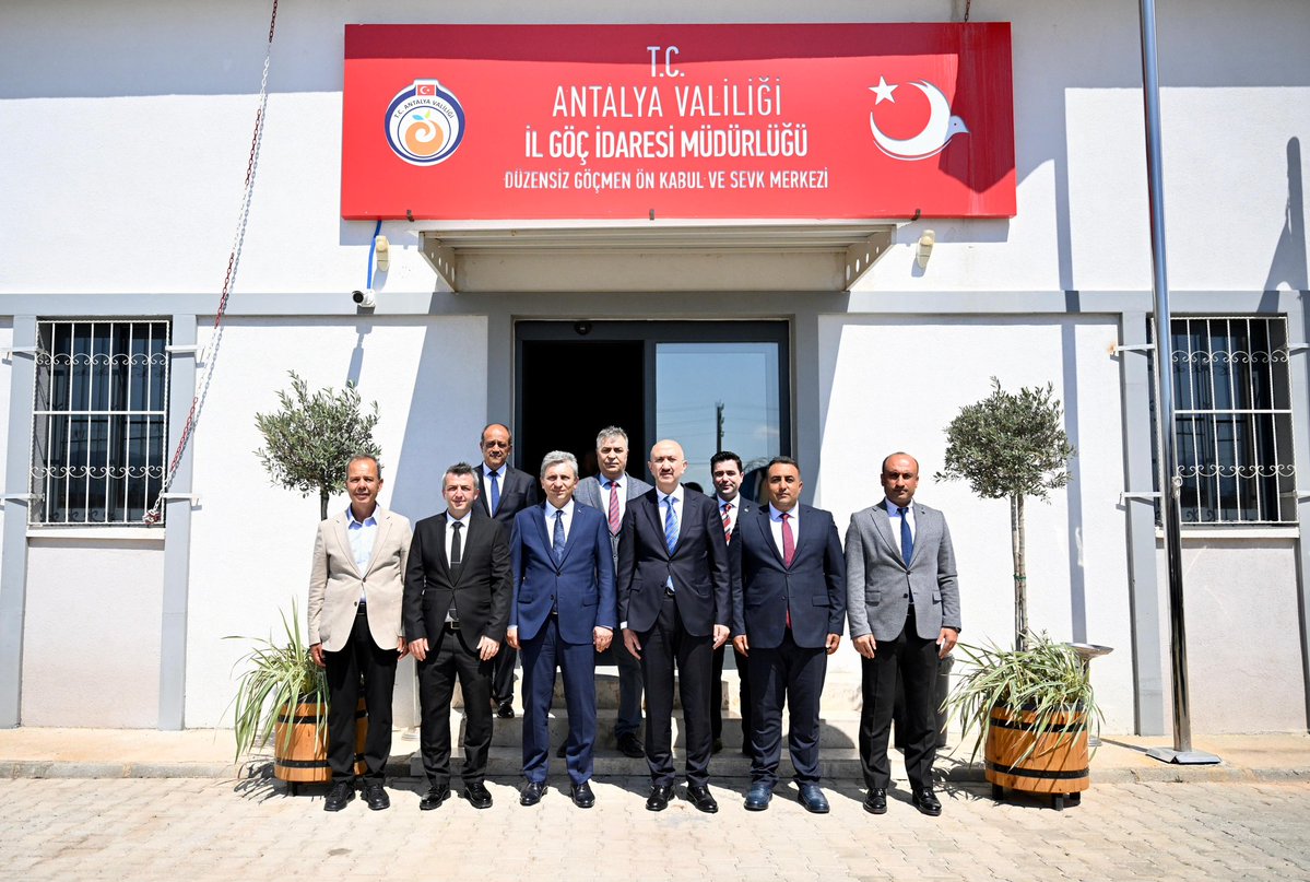Abdllh_YILMAZ's tweet photo. Bakan Yardımcımız Sayın Dr. Mehmet CANGİR ve Valimiz Sayın Hulusi ŞAHİN' in İl Göç İdaresi Müdürlüğümüz, Geri Gönderme Merkezimiz ve Düzensiz Göçmen Ön Kabul ve Sevk Merkezimize ziyaretleri. https://t.co/oFgqwERg8z