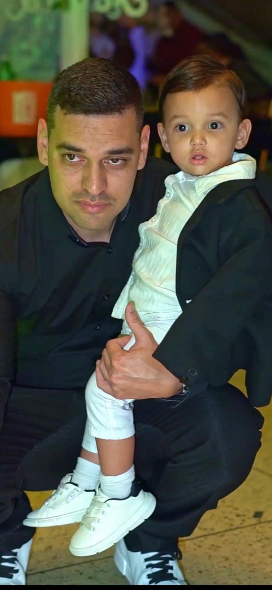 OscarTellechea's tweet photo. Desaparecido: Manuel Rojas Salamon, su niño Assiel y su esposa Alejandra, en residencias Breogan en Caraballeda, que resultó afectada en el terremoto. Agradezco información a @reyestheis 

Comparte difunde ayuda

#TerremotoVzla https://t.co/5Y2ArqhWs4