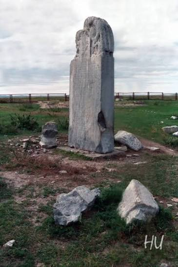 _meguner's tweet photo. "Öd tengri yaşar, kişi oğlı kop ölgeli törümiş"

"Zamanı Tanrı yaşar, insanoğlu hep ölmek için türemiş." https://t.co/NGBKnnepHq