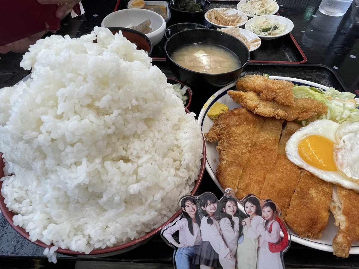 imaken55's tweet photo. オモウマイで入間の古都！
古都の良さは大盛りだけでなく女将さんの人柄っていうのがちゃんと放送されてて良かった！他の店員さんも優しいし、お店の雰囲気も良いんだよ！
さらに混んで行きにくくなっちゃうな。
ミニクリームソーダ頼んだ方が良いよ！
ジョッキでくるから👍

#オモウマイ店
#古都 https://t.co/kxiHn39sSJ