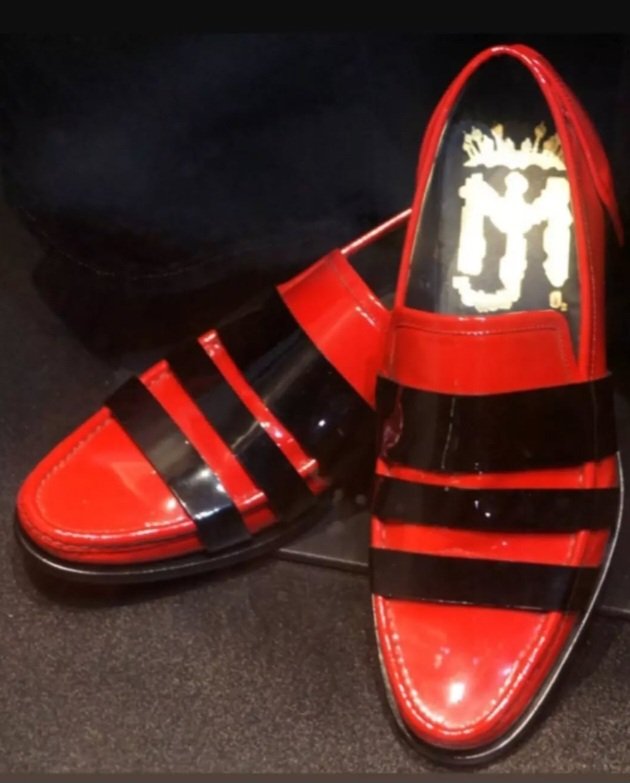 amazonvacations's tweet photo. No one will ever fill these shoes...
#MichaelJackson https://t.co/KqVbL5Ilmt
