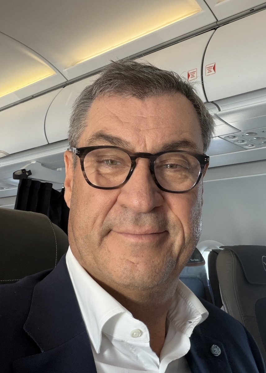 Markus_Soeder's tweet photo. Auf dem Weg nach Berlin zur Ministerpräsidentenkonferenz: Heute geht es um Finanzen vor allem für die Städte und Gemeinden. Wir müssen in Deutschland für eine Entlastung der #Kommunen sorgen. #mpk https://t.co/PhObqBXvLC