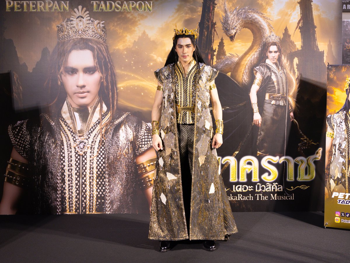 newsway_ent's tweet photo. “ปีเตอร์แพน ทัศน์พล” ปลื้มปิดม่าน “นาคราช เดอะมิวสิคัล” สุดประทับใจ เผยเป็นประสบการณ์ล้ำค่าบนเส้นทางนักแสดง

         ปิดฉากลงอย่างสวยงาม สำหรับละครเวทีแห่งปี “นาคราช เดอะมิวสิคัล” ที่จัดการแสดงครบทั้ง 4 รอบ ณ โรงละคร เอ็ม เธียเตอร์ โดยพระเอกหนุ่ม “ปีเตอร์แพน ทัศน์พล วิวิธวรรธ์” ได้ทุ่มเทแรงกาย แรงใจ ฝึกซ้อมอย่างหนัก ตลอดหลายเดือนที่ผ่านมา ทั้งการร้อง การแสดง และบู๊ที่จัดเต็ม ท่ามกลางเสียงชื่นชมและกำลังใจจากแฟน ๆ อย่างอบอุ่น

         โดยบรรยากาศตลอดการแสดงทั้ง 4 รอบเต็มไปด้วยกำลังใจจากแฟน ๆ รวมถึงบุคคลในวงการบันเทิง ที่เดินทางมาร่วมชม และร่วมแสดงความยินดีอย่างคับคั่ง นำโดยผู้จัดคนเก่ง “หน่อง อรุโณชา ภาณุพันธุ์” แห่งบรอดคาซท์ ไทย เทเลวิชั่น ที่มามอบช่อดอกไม้แสดงความยินดีถึงหลังเวที พร้อมด้วย “ฟลุ้ค ณธัช ศิริพงษ์ธร”, “ไข่มุก ศรณ์ศรฏฐ์ วิทยาเรืองสุข” และ “เซ้นต์ ศุภพงษ์ อุดมแก้วกาญจนา” รวมถึงเพื่อนพี่น้องในวงการอีกมากมาย ที่มาร่วมส่งกำลังใจให้กับทีมนักแสดง

        โดยหนุ่ม “ปีเตอร์แพน” เปิดใจหลังจบการแสดงว่า ดีใจมากครับ ที่ได้เป็นส่วนหนึ่งของละครเวทีเรื่องนี้ ได้เรียนรู้ประสบการณ์ใหม่ ๆ แม้จะเหนื่อย แต่เป็นความเหนื่อยที่คุ้มค่า เพราะเหมือนได้เติมเต็มหัวใจของเราในฐานะนักแสดง ถ้ามีโอกาสก็อยากกลับมาเล่นละครเวทีอีกแน่นอน ไม่ว่าจะเป็นมิวสิคัลหรือรูปแบบอื่น เพราะช่วยพัฒนาทักษะการแสดงได้มากจริง ๆ ครับ

         การรับบท “องค์พญาเพชรภัทรนาคราช” ถือเป็นความท้าทายครั้งสำคัญ เนื่องจากเป็นตัวละครหลักที่เชื่อมโยงเรื่องราวทั้งหมดเข้าด้วยกัน ทำให้ต้องศึกษาบทและเตรียมตัวอย่างหนัก แม้จะมีเวลาซ้อมร่วมกับทีมนักแสดงด้วยกันไม่มากนัก แต่ทุกคนต่างทุ่มเทกันอย่างเต็มที่ เพื่อถ่ายทอดเรื่องราวและพลังแห่งศรัทธา ผ่านตัวละครออกมาได้อย่างสมบูรณ์ที่สุด ช่วงแรกยอมรับว่าตื่นเต้นและกดดันมาก เพราะเป็นสิ่งที่ไม่เคยทำมาก่อน แต่พอได้ทำงานร่วมกับทุกคน ได้เห็นการพัฒนาของตัวละคร รวมถึงการปรับเปลี่ยนรายละเอียดต่าง ๆ เพื่อให้การเล่าเรื่องสมบูรณ์ยิ่งขึ้น ก็ยิ่งทำให้สนุกกับการแสดงมากขึ้น รู้สึกอยากออกไปแสดงให้ทุกคนได้ชม ทุกครั้งที่ขึ้นเวทีในแต่ละรอบ ความรู้สึกไม่เคยเหมือนเดิมเลยครับ

       พร้อมกันนี้ “ปีเตอร์แพน” ยังกล่าวขอบคุณผู้ใหญ่ทุกท่าน ผู้กำกับฯ ที่ให้โอกาส และเชื่อมั่นในตัวเขา รวมถึงพี่ ๆ เพื่อนนักแสดง และทีมงานทุกคน สำหรับมิตรภาพที่ดีที่สร้างร่วมกันตลอดการทำงาน ทำให้การแสดงออกมาได้สมบูรณ์แบบ “ขอบคุณฟู้ดซัพพอร์ตจากบ้านแฟนคลับทุกบ้านด้วยนะครับ ขอบคุณที่มอบทั้งกำลังกาย กำลังใจ และการสนับสนุนให้พวกเรามาโดยตลอด รวมถึงทุกคนที่มาชมการแสดง คนที่ช่วยกระจายข่าว และร่วมเป็นส่วนหนึ่งของการเดินทางครั้งนี้ ตั้งแต่เริ่มประกาศโปรเจกต์นี้ ถ้าไม่มีแรงสนับสนุนจากทุกคน โปรเจกต์นี้คงไม่สามารถสำเร็จออกมาได้อย่างสวยงามแบบนี้ครับ”

       โดยทาง “ปีเตอร์แพน” ได้กล่าวปิดท้ายว่า หวังว่าเรื่องราวความรักและตำนานของ “พญาเพชรภัทรนาคราช” และ “พระนางอัญญารินทร์ธสินีเทวี” จะยังคงอยู่ในความทรงจำของผู้ชมไปอีกนานแสนนาน และยังได้เก็บเกี่ยวประสบการณ์ครั้งสำคัญจากละครเวทีเรื่องนี้ เอาไว้เป็นแรงผลักดันในการพัฒนาฝีมือ และก้าวเดินบนเส้นทางนักแสดงต่อไปในอนาคต

#peterpanzz_w  #ปีเตอร์แพนทัศน์พล  #นาคราชเดอะมิวสิคัล