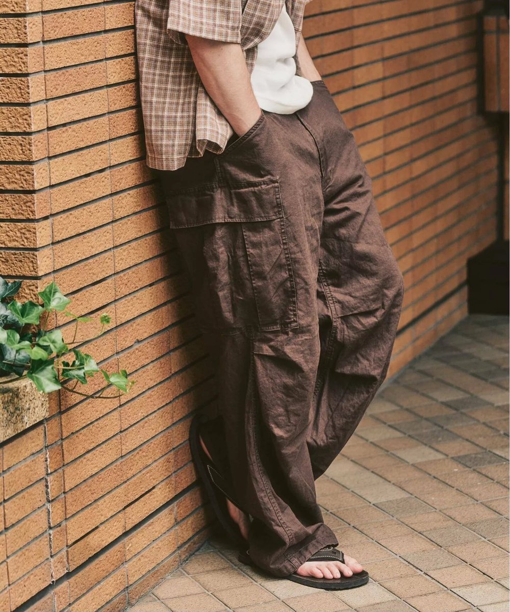 ham50865160's tweet photo. 417 EDIFICEの『ガーメントウォッシュファティーグパンツ』もかなり良さそう

製品洗いによって着古されたような風合いになっていて、ファティーグパンツのディテールもあいまってとても存在感のあるパンツになっています

これはフェードされた古着っぽいプリントTとか合わせたいやつ https://t.co/c75Uh0a37r