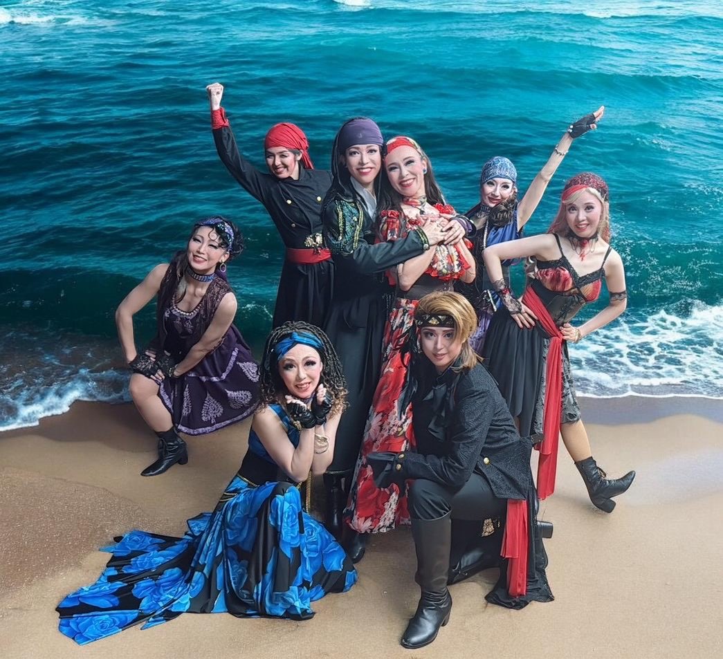 kiyora_ayane's tweet photo. サヴァビアンショー６月公演、
無事終演いたしました。

ご来場いただいた皆様、本当にありがとうございました🏴‍☠️

数年振りの綺音の海賊、
フィアラ・フルールちゃんはいかがでしたか？😁

#サヴァビアンショー https://t.co/nF4NtPYtQ7