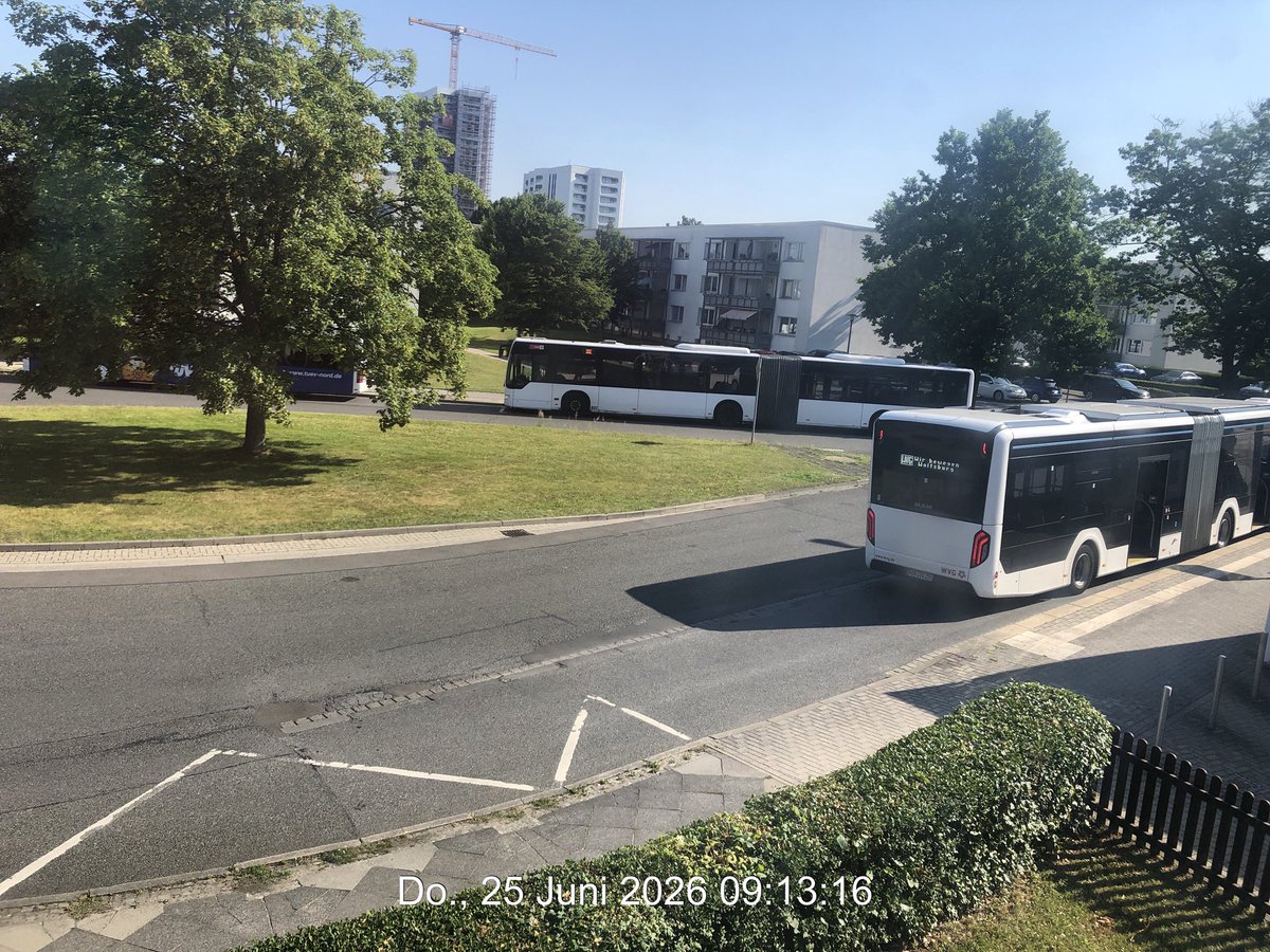 kenm1964's tweet photo. 3 Arschlöcher 
25.6 Donnerstag 9:13 
35 Minuten bis Abfahrt 
WVG Belästigung 
VG255 geparkt auf der Bushaltestelle 
#_verdi 
#verdi_nds 
#verdiTV 
#stadt_wolfsburg 
#polizei_WOB 
#WVG https://t.co/DKS6q39ehu