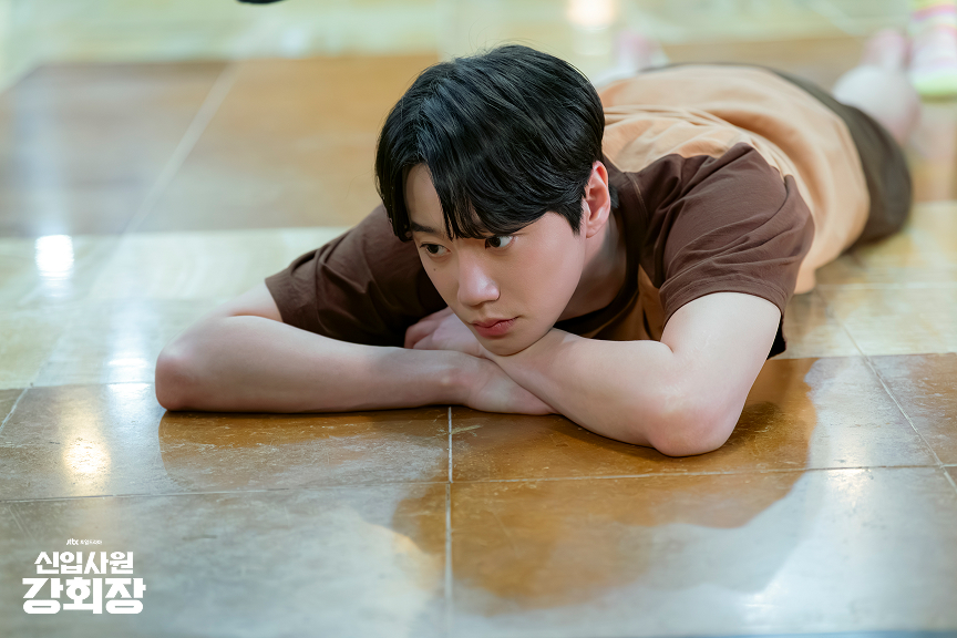 jtbclove's tweet photo. <신입사원 강회장>
9-10화 스틸 공개📷

∧_∧  ∧_∧
( ◍’꒳’ ))`ᵕ’◍) ~♡
/     づ⊂    ヽ
    
      /ᐠ｡⩊｡ᐟ\.   ·  *˚ . (왜 이런 데서 자냐구)

[𝗝𝗧𝗕𝗖 홈페이지]로 더 많은 스틸컷 보러가기📝
👉 https://t.co/uuW9IpNHkQ

▶️ (토) 밤 𝟭𝟬시 𝟰𝟬분, (일) 밤 𝟭𝟬시 𝟯𝟬분
《#신입사원강회장》 본방사수🐯

#이준영 #이주명 #전혜진 #진구 #손현주