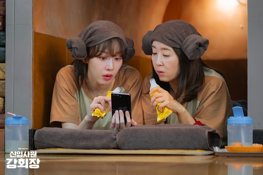 jtbclove's tweet photo. <신입사원 강회장>
9-10화 스틸 공개📷

∧_∧  ∧_∧
( ◍’꒳’ ))`ᵕ’◍) ~♡
/     づ⊂    ヽ
    
      /ᐠ｡⩊｡ᐟ\.   ·  *˚ . (왜 이런 데서 자냐구)

[𝗝𝗧𝗕𝗖 홈페이지]로 더 많은 스틸컷 보러가기📝
👉 https://t.co/uuW9IpNHkQ

▶️ (토) 밤 𝟭𝟬시 𝟰𝟬분, (일) 밤 𝟭𝟬시 𝟯𝟬분
《#신입사원강회장》 본방사수🐯

#이준영 #이주명 #전혜진 #진구 #손현주