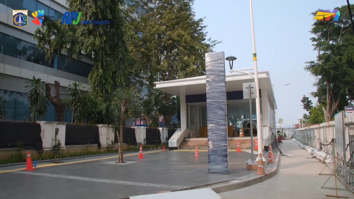 txttransportasi's tweet photo. Perkembangan pembangunan jalur MRT Lin Utara-Selatan Fase 2A Bundaran HI - Jakarta Kota semakin menunjukkan kemajuan signifikan ✨

Tampak dua fasad entrance Stasiun Monas telah terbentuk.

MRT Jakarta menargetkan penyelesaian Fase 2A Segmen 1 (Bundaran HI - Monas) pada akhir 2027 & Fase 2A Segmen 2 (Monas - Jakarta Kota) pada akhir 2029.