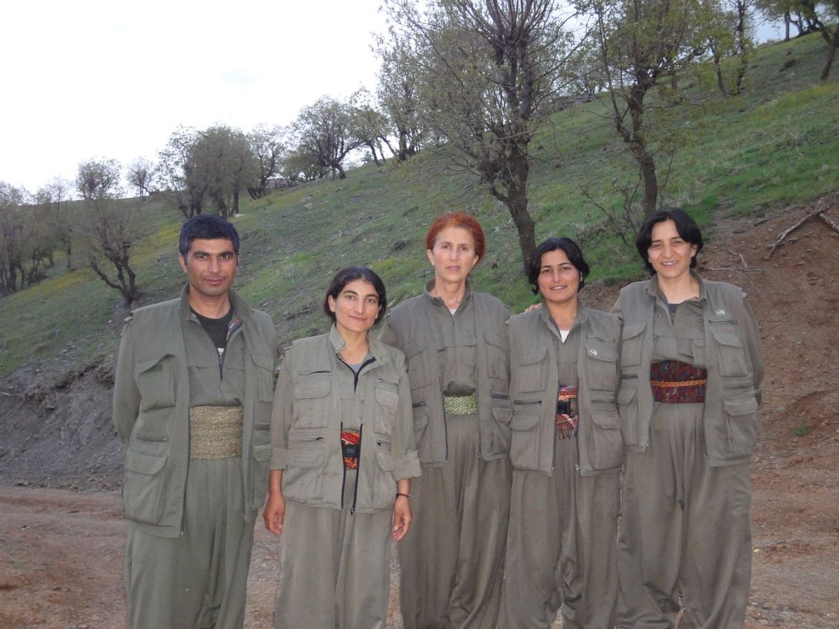 ciyayemazgirt's tweet photo. DÎROK 🌾

Ş. Reşît Serdar | Ş. Leyla Sorxwîn | Ş. Sara | Ş. Çîçek Botan | Heval Sozdar Avesta 🌾 https://t.co/d9t3LfFt24