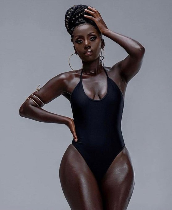GWANJEZ's tweet photo. I am a dark-skinned Goddess. And I command royalty 🖤 https://t.co/XViUrcTGhA