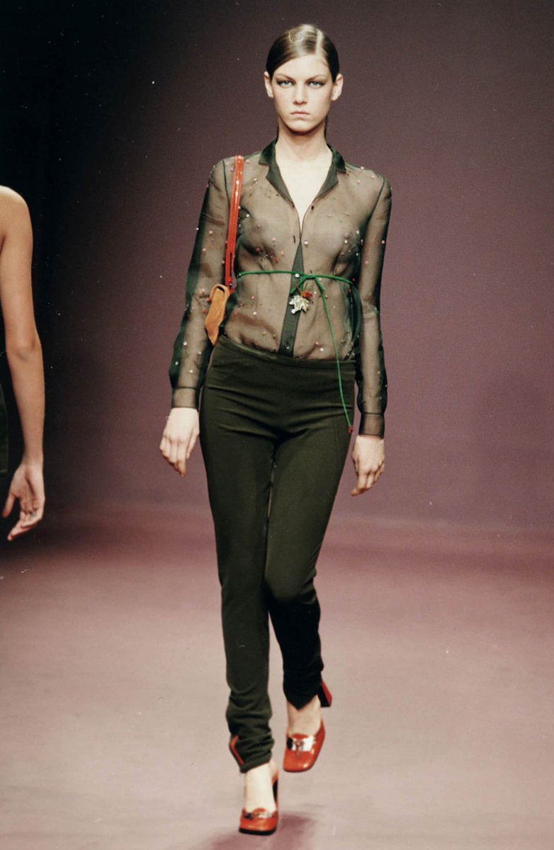 byMadeStudio's tweet photo. 🚨Prada fw1999 https://t.co/8snWw4eYmS