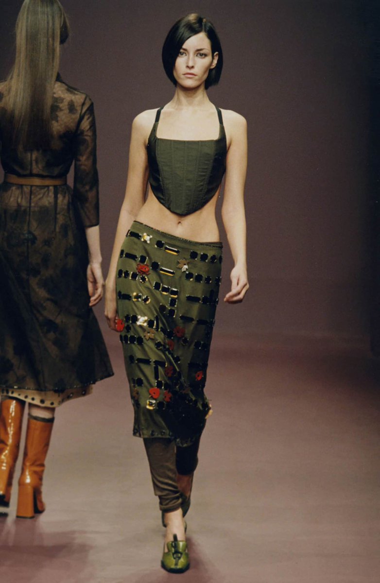 byMadeStudio's tweet photo. 🚨Prada fw1999 https://t.co/8snWw4eYmS