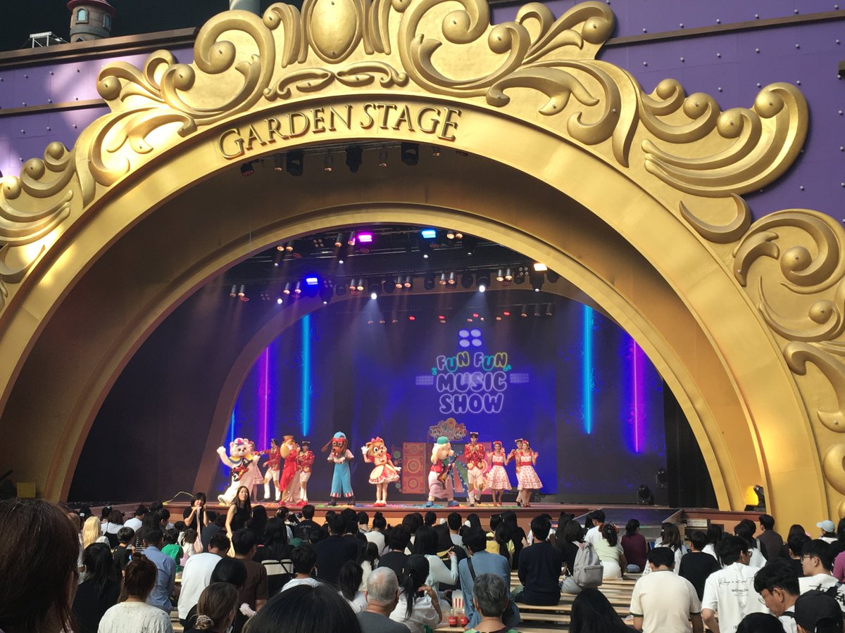 am1ble's tweet photo. 환상의 나라로 오세요 🎢🤞🏻🤞🏻 https://t.co/rnjxjhD2up