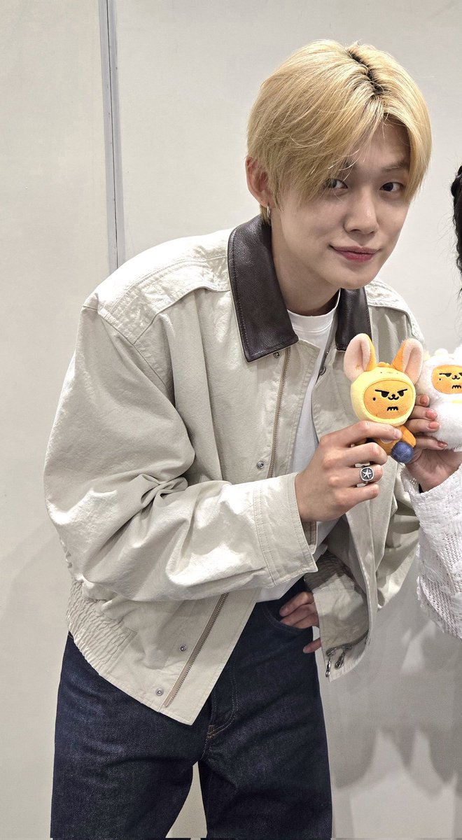 yawnjjuniiee's tweet photo. yeonjun for today's meet &amp; greet event ♡ https://t.co/ApNZUq9HNR
