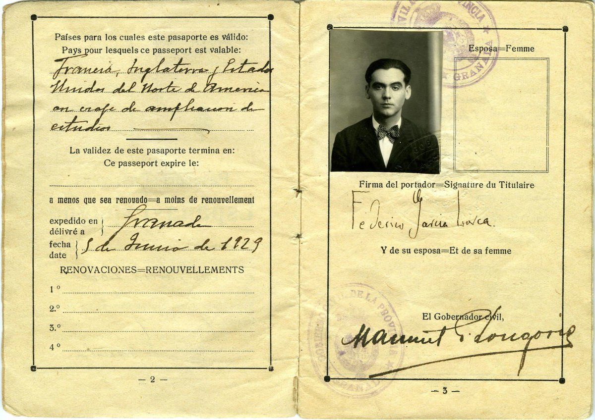 DavidReypoeta's tweet photo. El 25 de junio de 1929 el maestro Federico García Lorca llega a Nueva York, para vivirlo y cantarlo y llorar a la orilla del río Hudson, “Ese río grande./ Esa brisa de límites oscuros”.

Aquí os dejo el pasaporte de Federico, expedido en Granada, el 5 de junio de 1929. https://t.co/z71Tjt1QSQ