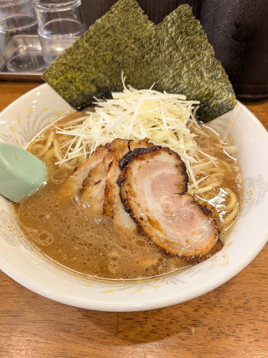 saiga_fire's tweet photo. 午後から休みにできたので5店舗、見込みは最低ラインで3.5かな🤔

捨てる神あれば���というか、色々あった体調の不調から少しずつ回復する中で、昔の友人が技術職で相応以上の年収で会社に来ないかと誘ってくれました😭

自営業として3年間やってみた自分の感想としては、
「向いてない」でした。
でも、そのおかげで
「何があっても食いっぱぐれない経験値」
を得ることができました✨️
最近だと仕入れの半分はスマホ出しません笑

新たな仕事が始まればそれだけで十分すぎる手取りにはなりますが、アパレルせどりは気分転換できる趣味として続けて行こうかなと思います。

名古屋や神奈川のサウナも行きたいですしね😎
