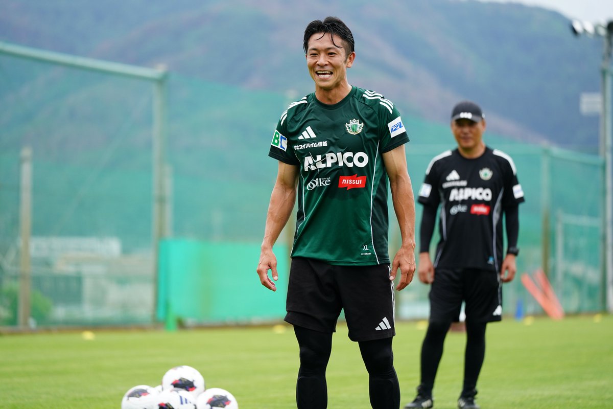 yamagafc's tweet photo. 【6.25 トレーニング】
加入が発表された #高野遼 選手が本日より合流🟢

ようこそ松本へ🟢⛰️

#yamaga #サイコウ https://t.co/xigsftJcod